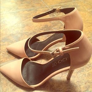 Nude pointed toe heel
